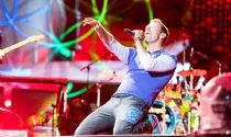 Coldplay Cardiff Concert: Chris Martin Arrives Casually by Train, Prioritizing Sustainability and Bilingual Experience
