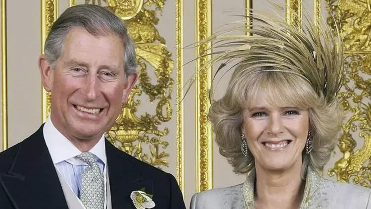 Coronation invitation with new photo of King Charles III and Queen ...