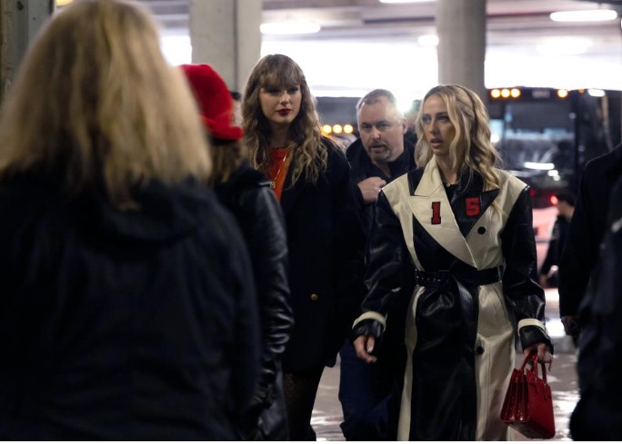 Taylor Swift's Stylish Appearance at Chiefs vs. Ravens Game