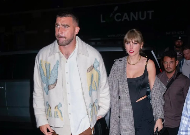Travis Kelce Celebrates Thanksgiving Solo as Taylor Swift Extends Stay ...